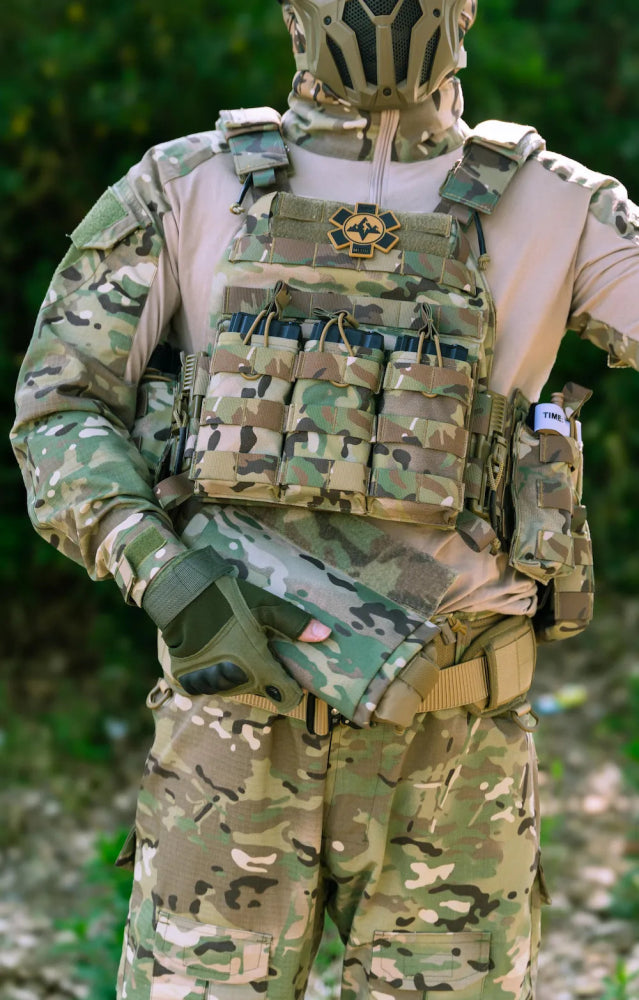 FlareSyn F-Series Quick-Deploy Trauma Pouch - Tactical MOLLE Mounting Scenario